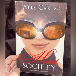 Heist Society book